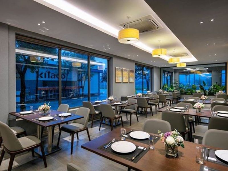 Những bàn ăn và ghế ăn đẹp cho không gian nhà hàng