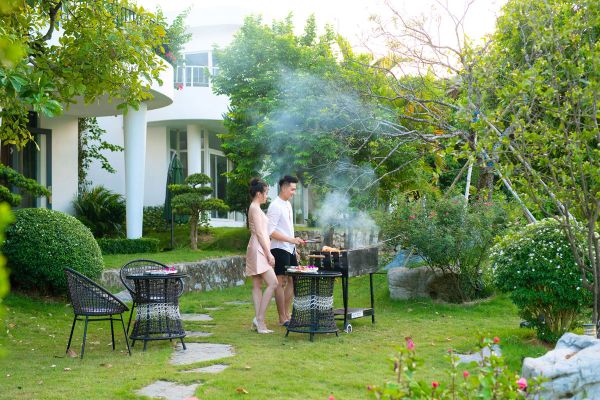 Bàn Ghế Sân Vườn Cho Tổ Chức Tiệc Ngoài Trời