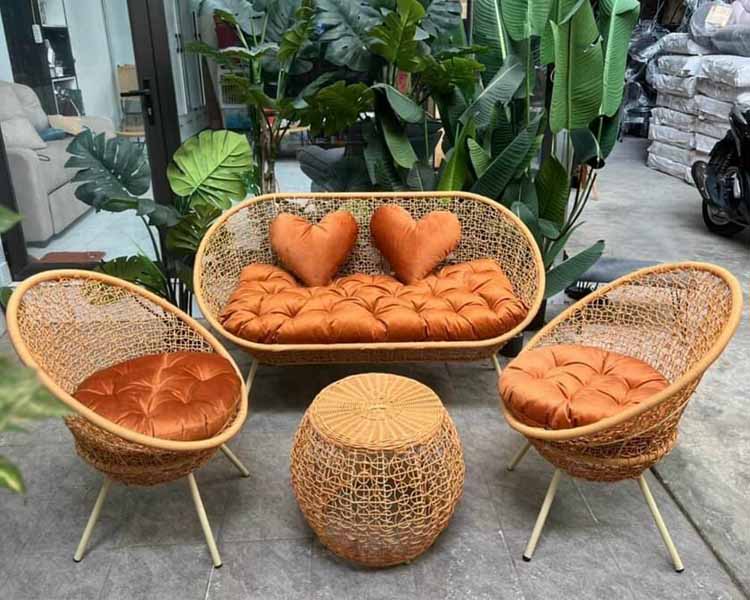 Nên Chọn Chất Liệu Nào Cho Bàn Ghế Ban Công