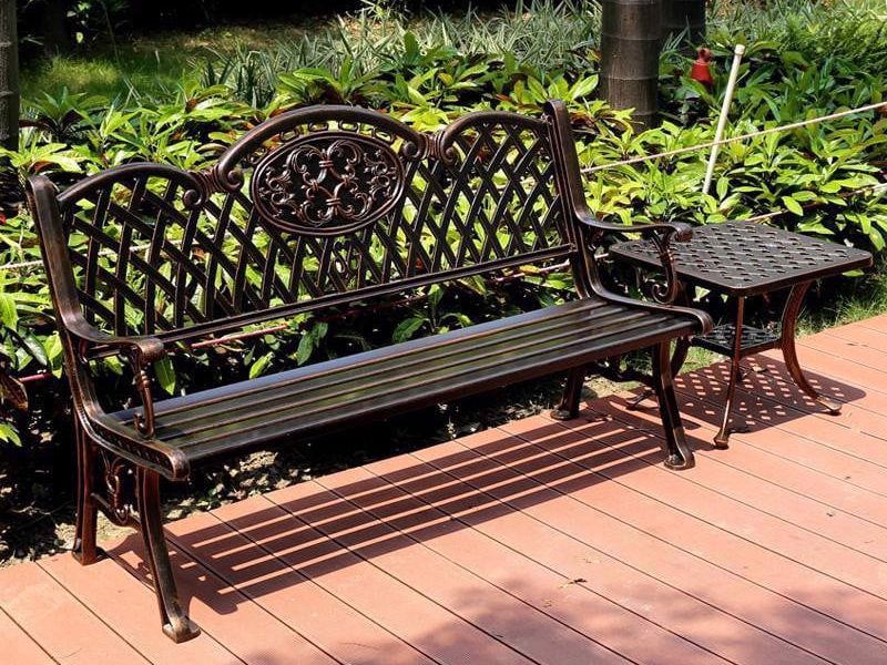 Sử Dụng Ghế Sân Vườn Trong Khuôn Viên Công Cộng Và Cơ Sở Dịch Vụ