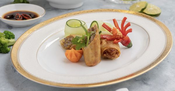 Lựa chọn, sắp xếp bộ đồ bàn ăn cho bữa ăn kiểu Á và kiểu Việt Nam