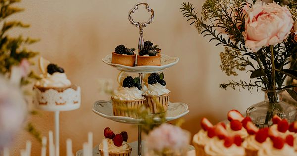 Chọn Trà Bánh Gì Cho Tiệc Trà Kiểu Anh Tại Gia?