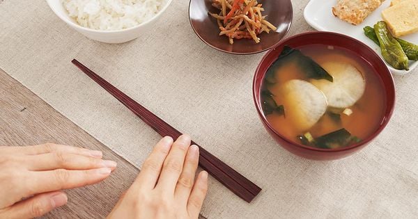 Khám Phá Văn Hóa Sử Dụng Đũa Của Người Nhật