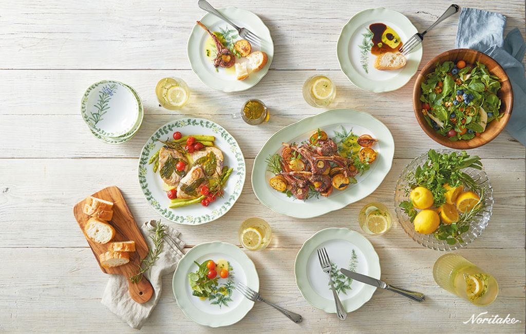 Bức ảnh về đồ ăn đồng bộ sẽ khiến bạn thích thú với cách sắp xếp món ăn đầy tối ưu và hài hòa, mang đến cho bạn cảm giác phấn khích và hào hứng ngay từ nhìn đầu tiên.
