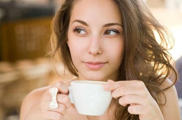 Uống cà phê nhiều có bị nổi mụn không?