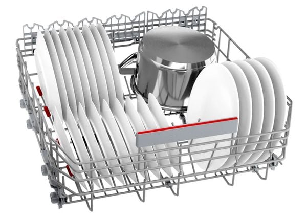 Hệ thống giỏ MaxFlex giúp xếp đồ linh hoạt trên máy Bosch SMS6ZCI00P
