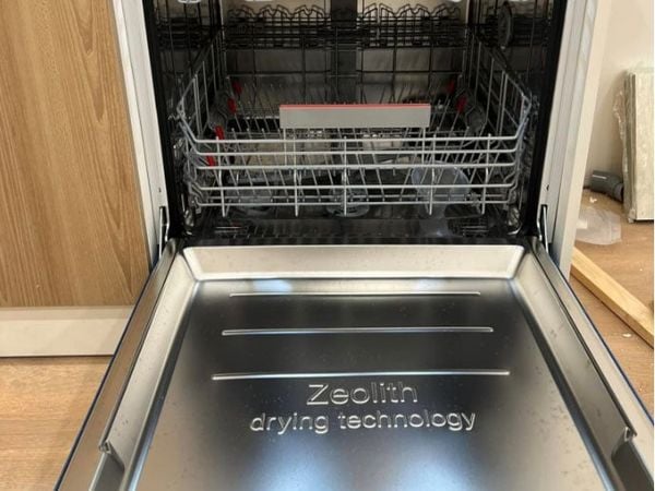 Công nghệ sấy Zeolith® sấy khô hoàn hảo, tiết kiệm điện cho Bosch SMS6ZCI00P