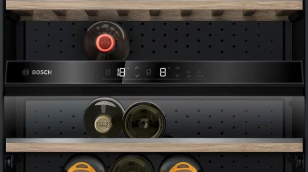 Tủ rượu Bosch KWK36ABGA với 2 vùng nhiệt độ độc lập cho vang đỏ và vang trắng