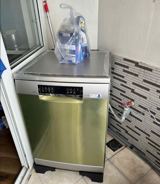 Hình ảnh lắp đặt thực tế máy rửa bát Bosch serie 6