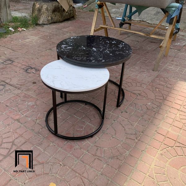 cặp bàn trà mặt đá trắng đen, cặp 2 bàn sofa xinh xắn cho căn hộ chung cư