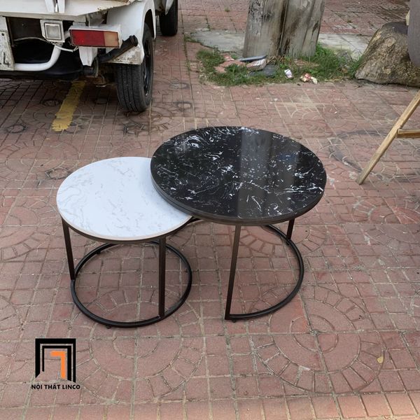 cặp bàn trà mặt đá trắng đen, cặp 2 bàn sofa xinh xắn cho căn hộ chung cư