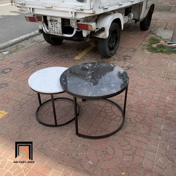 cặp bàn trà mặt đá trắng đen, cặp 2 bàn sofa xinh xắn cho căn hộ chung cư