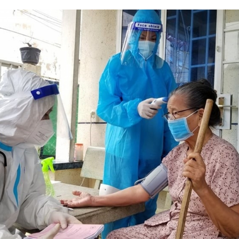 Cách dự phòng COVID-19 hiệu quả cho người cao tuổi