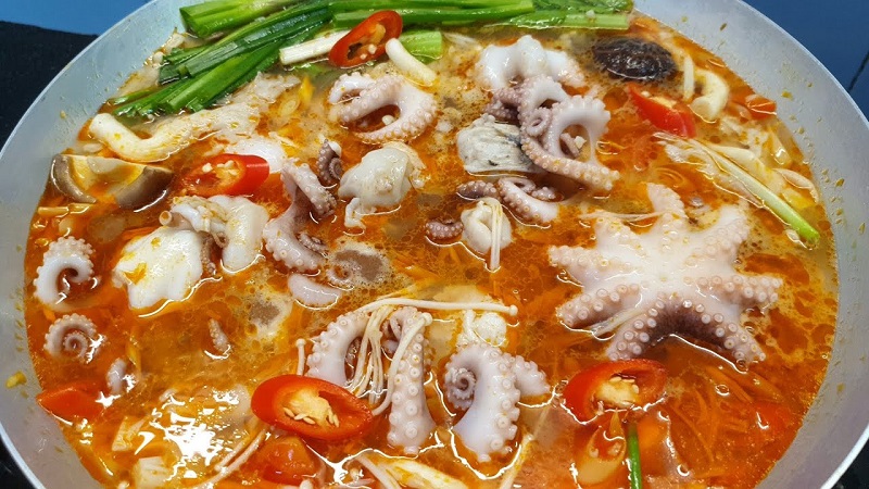 Món bạch tuộc nhúng cay