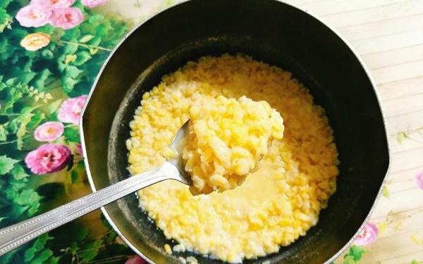 làm bánh trung thu bằng nồi chiên không dầu