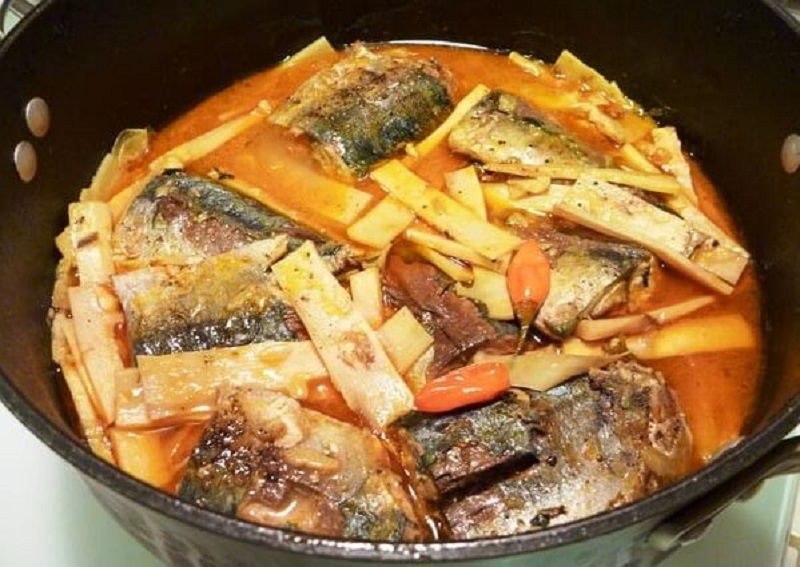 Cá bạc má kho măng