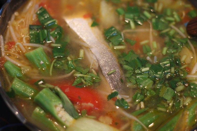 Cá chim nấu canh chua