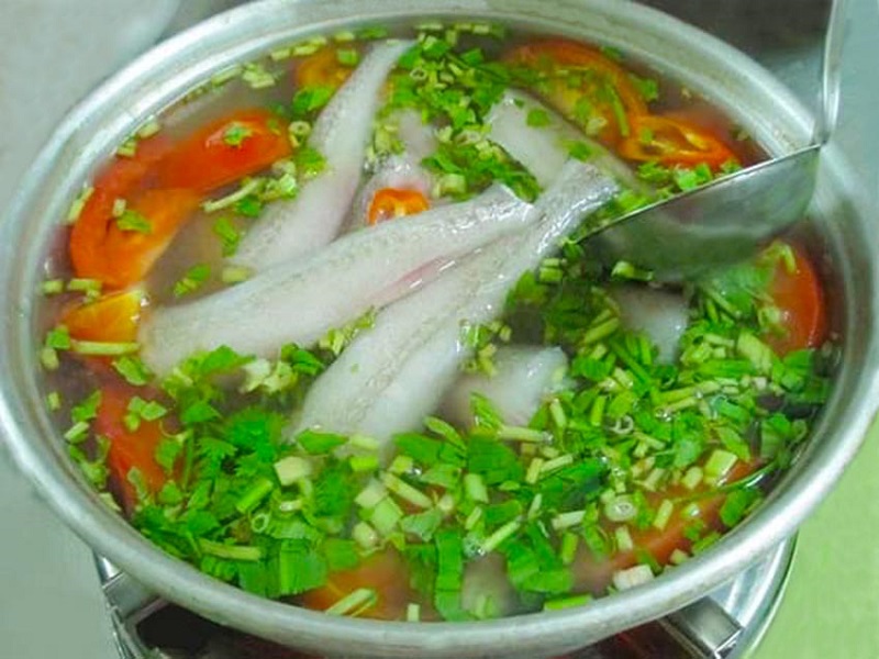 Canh cá khoai nấu ngót