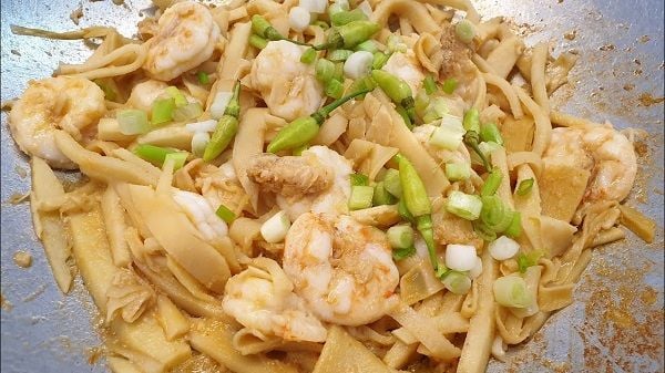 Tôm xào măng chua