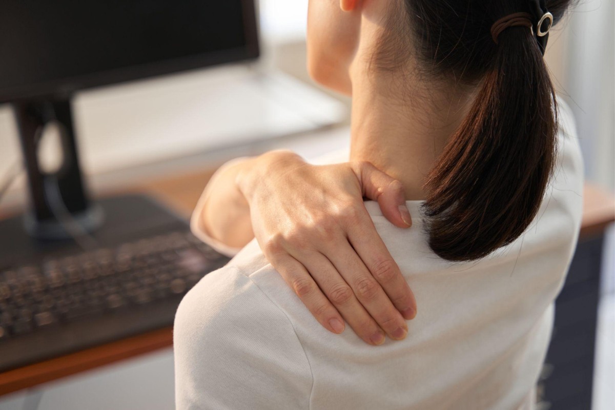Các giai đoạn và triệu chứng của đau mỏi vai gáy