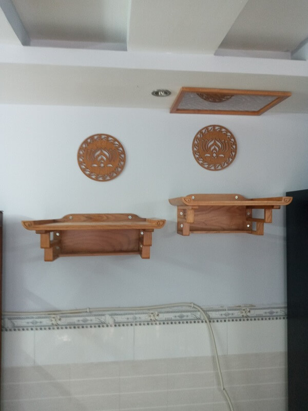 Mẫu bàn thờ treo chung cư đôi thiết kế đơn giản, hiện đại