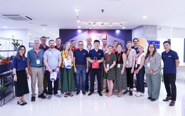 Đoàn giáo sư, sinh viên đại học Wisconsin ấn tượng với sứ mệnh của LiveSpo Pharma