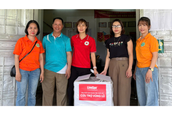 LiveSpo tài trợ 12.000 hộp bào tử lợi khuẩn trị giá hơn 2,6 tỷ và ủng hộ 50 triệu VNĐ chia sẻ khó khăn với đồng bào vùng lũ