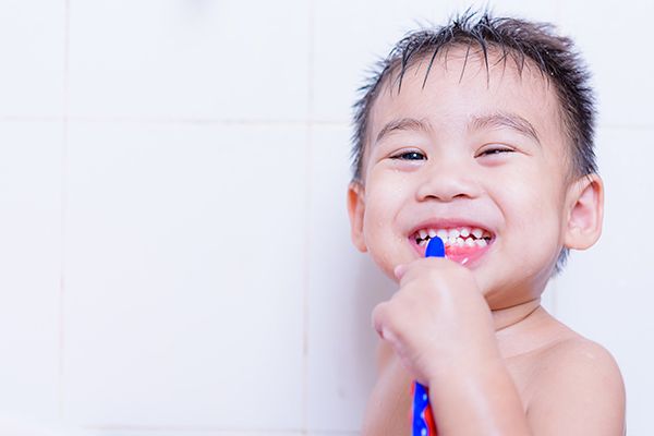 Chăm sóc sức khỏe răng miệng cho bé theo từng giai đoạn