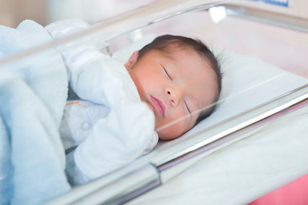 Phòng tránh méo đầu ở trẻ sơ sinh
