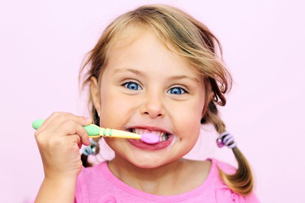 Tác hại của việc bé bị sún răng sớm
