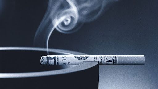 Thói quen hút thuốc lá sẽ khiến bạn tốn rất nhiều tiền