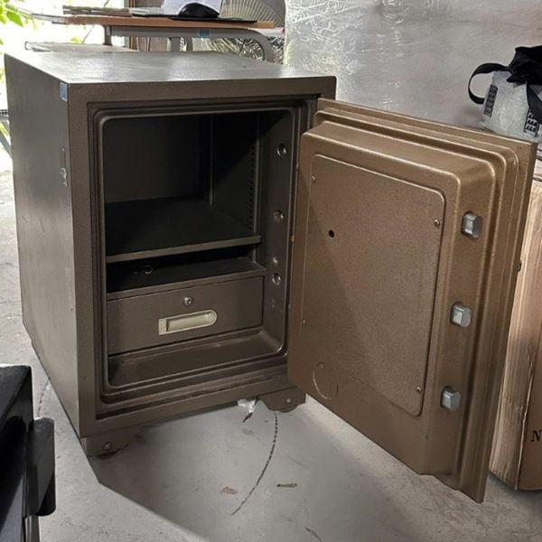 Tìm kiếm đơn vị mua két sắt cũ chất lượng, giá rẻ