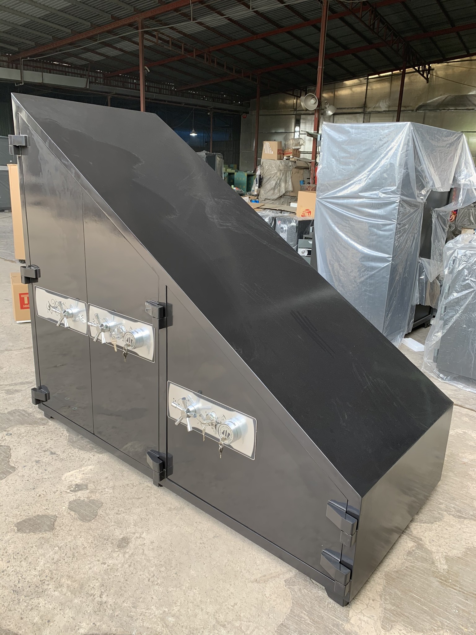 Chi Phí Vận Chuyển Lắp Đặt Két Sắt Lớn