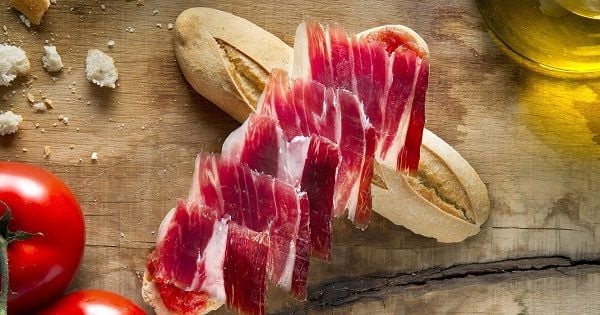 Cách ăn thịt heo muối Iberico đúng chuẩn như người bản xứ