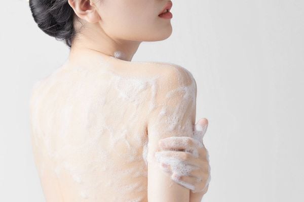 Top sữa tắm dưỡng trắng dịu nhẹ cho da nhạy cảm