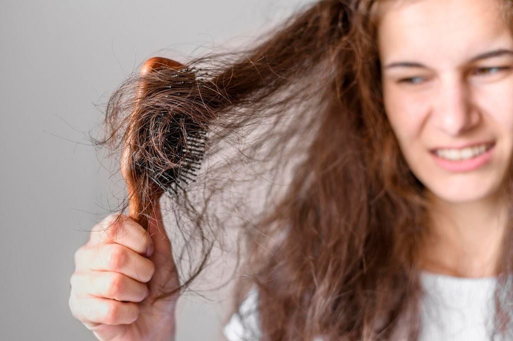 Vì sao tóc bạn bị chẻ ngọn và cách giải quyết triệt để