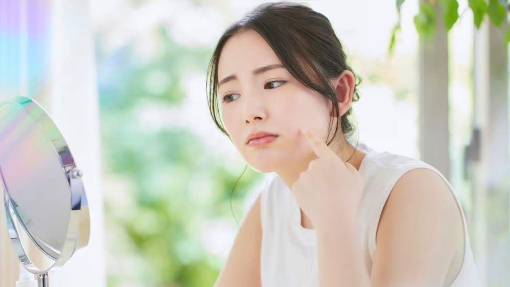 Da khô nên dùng loại nước tẩy trang nào? Bí quyết giữ ẩm cho da