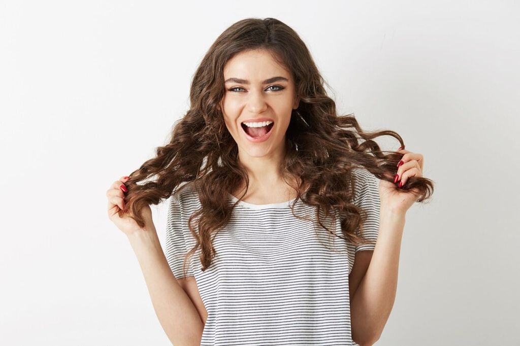Cách chăm sóc tóc xoăn để luôn bồng bềnh và suôn mượt
