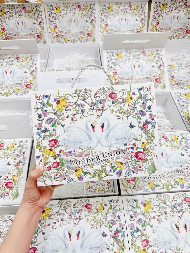 Set quà 8/3 cao cấp - Món quà tuyệt vời dành tặng người phụ nữ yêu thương