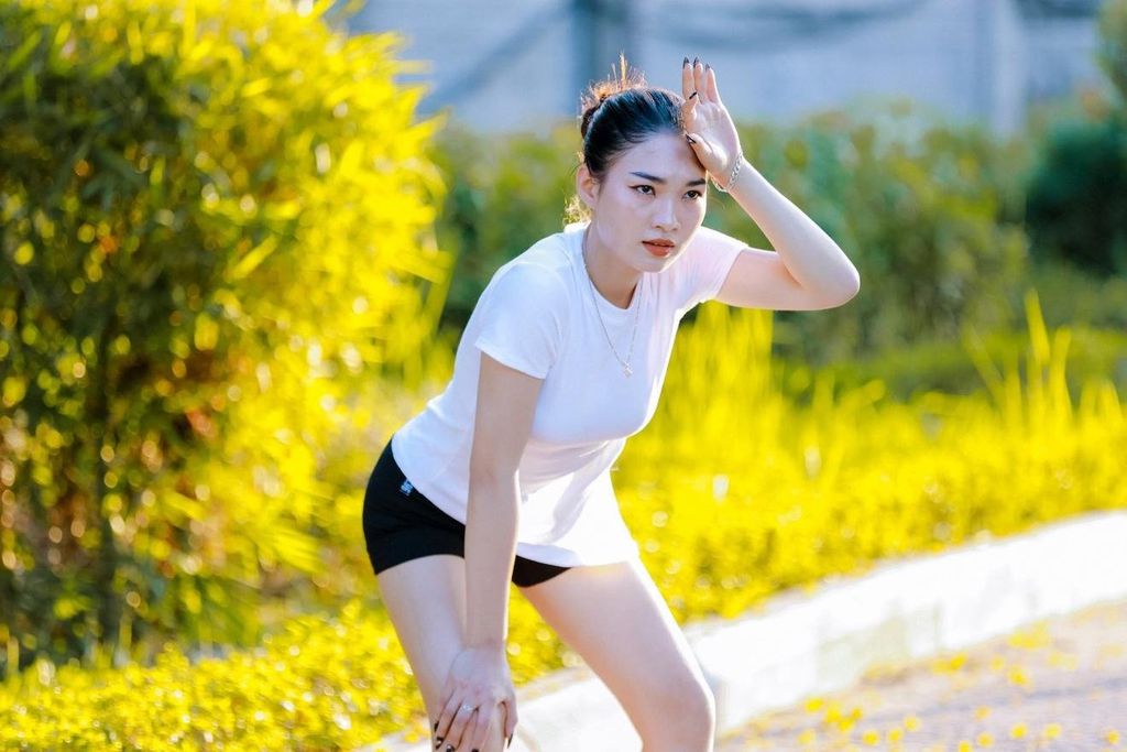 Cơ thể đổ mồ hôi sau khi tập thể thao gây ra mụn