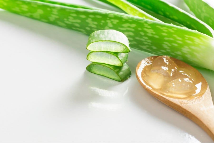 Cách làm dịu da sau nắng bằng nha đam
