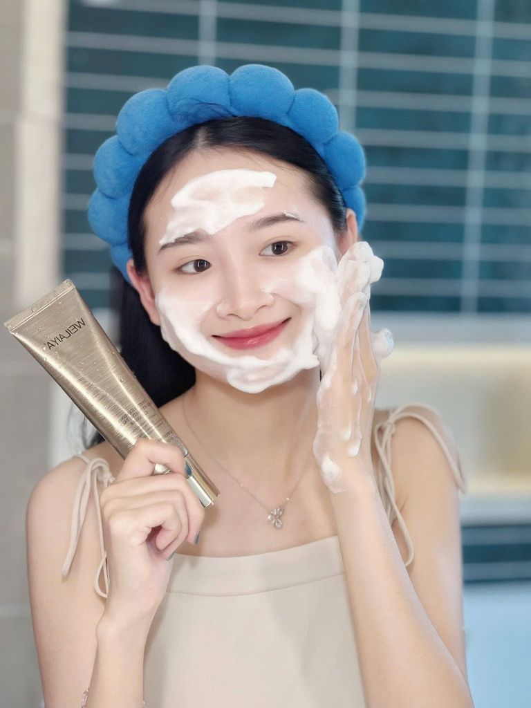 Sữa rửa mặt làm sạch sâu Weilaiya