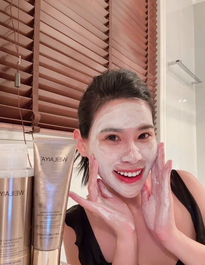 Sữa rửa mặt thành phần thiên nhiên an toàn lành tính