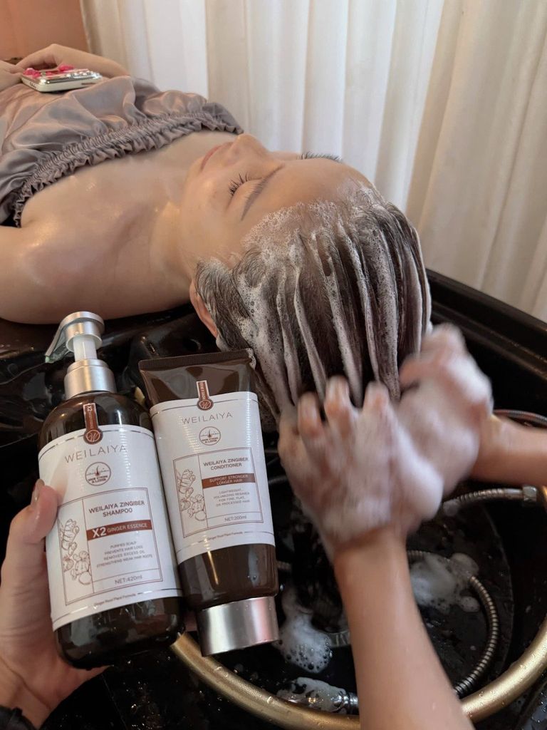 Cách gội đầu đúng để tóc giảm gãy rụng