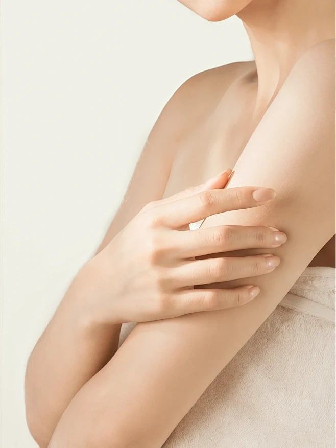 Tẩy da chết là bước không thể thiếu trong chu trình làm trắng da toàn thân