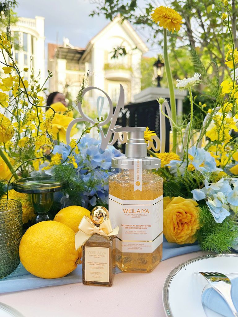 Sữa tắm cánh hoa cúc sáng da Weilaiya