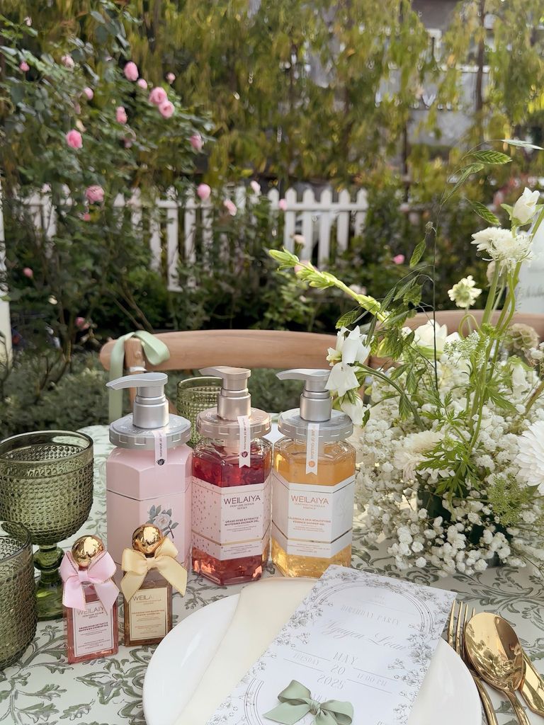 Sữa tắm chiết xuất hoa hồng, hoa cúc, hoa trà Weilaiya