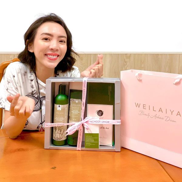 Diễn viên Thu Trang hào hứng với set quà Weilaiya