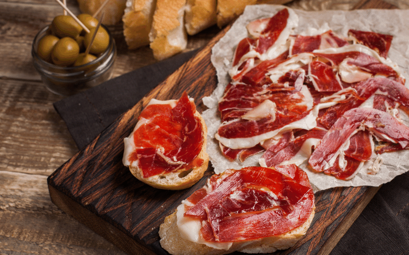 Đùi heo muối Iberico cùng quả oliu - Sự kết hợp đáng thử