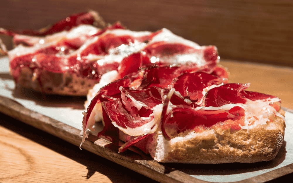 Đùi heo muối kết hợp cùng 5 loại bánh mì & cracker “ăn là ghiền”